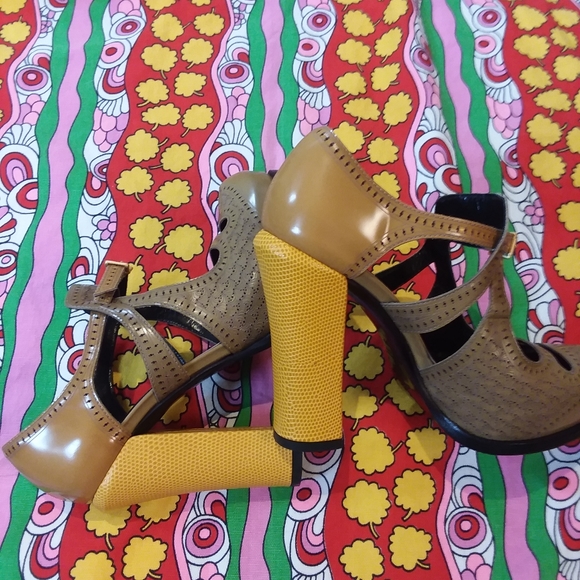 FENDI Tan and Yellow Platform Heels - Picture 4 of 12